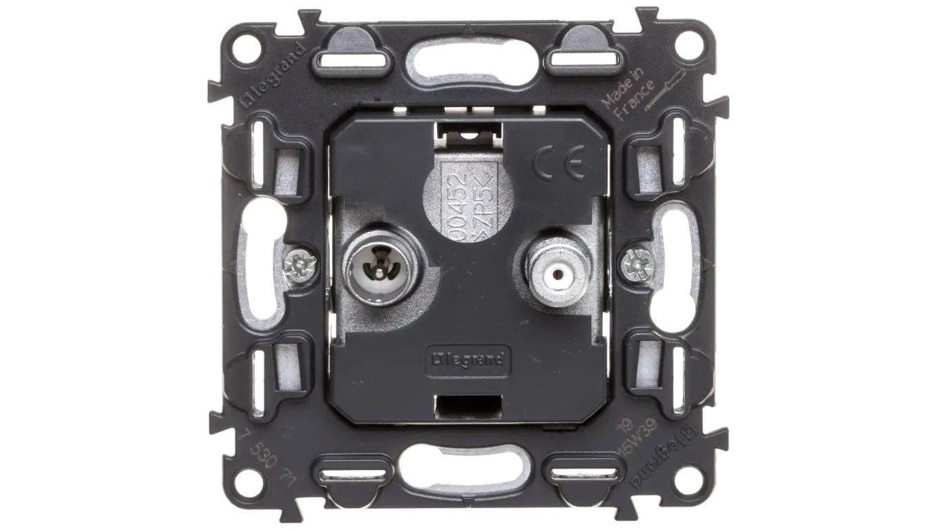 Plugger, stikkontakter, adaptere + Legrand + 4-00010-49738